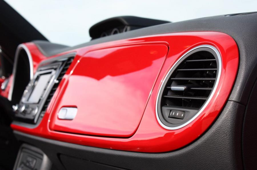  Volkswagen Beetle TDi Cabriolet 2013 года  (фото 14 из 40)